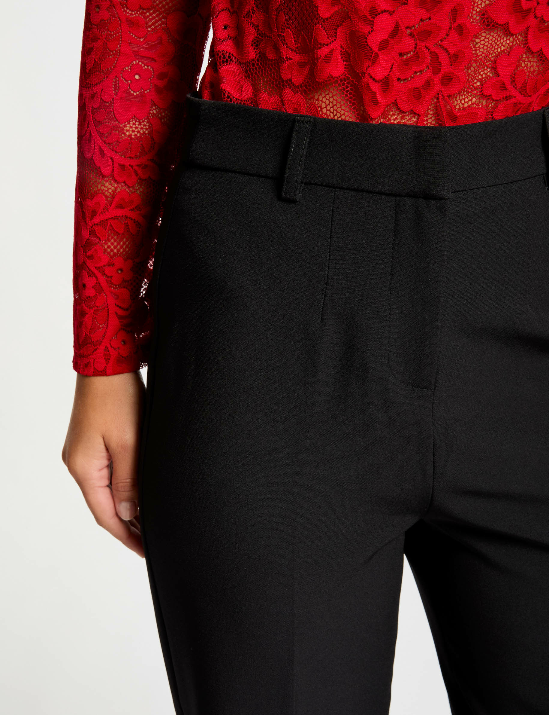 Pantalon droit à pinces noir femme