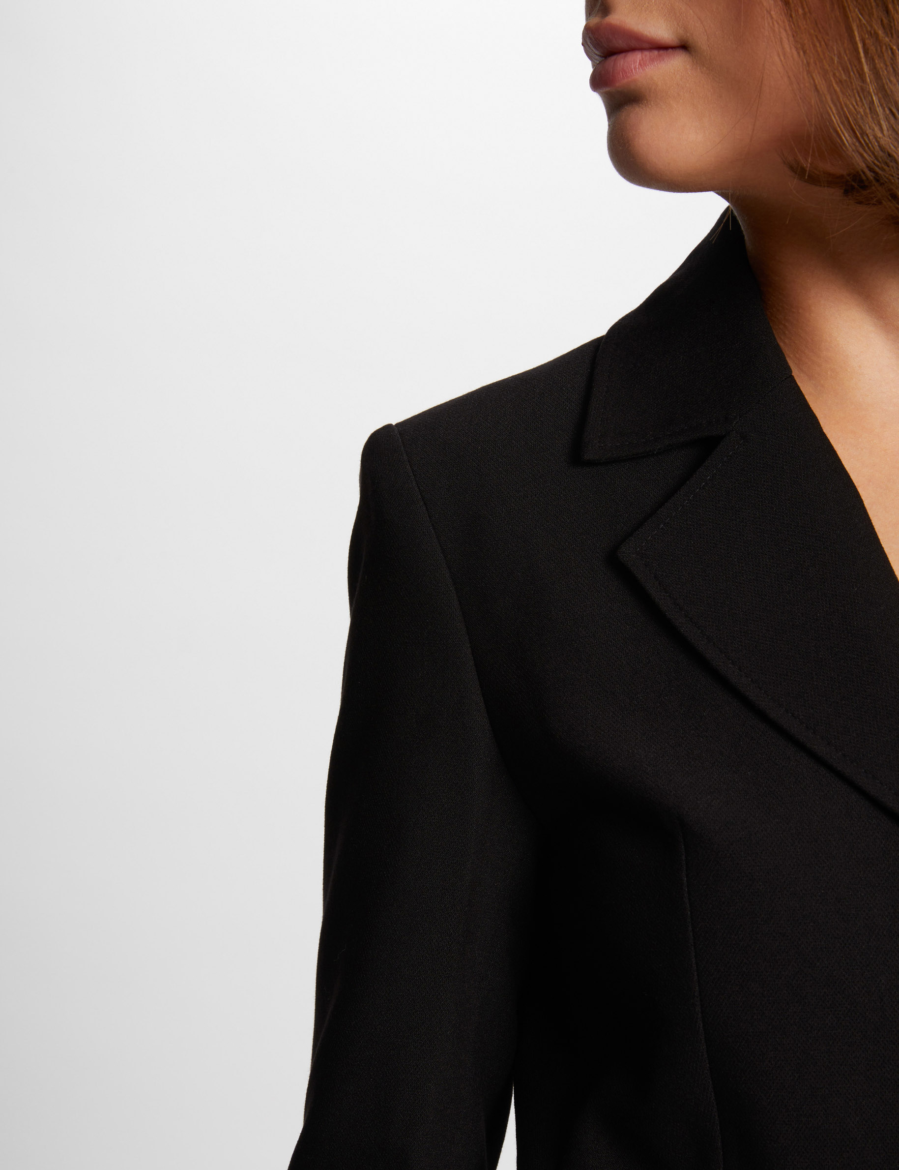 Veste cintrée boutonnée noir femme