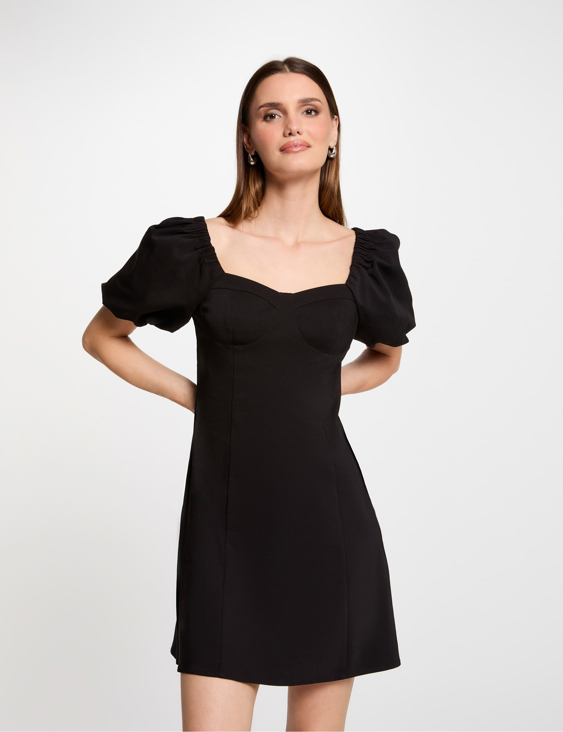 Robe courte ajustée col bardot noir femme