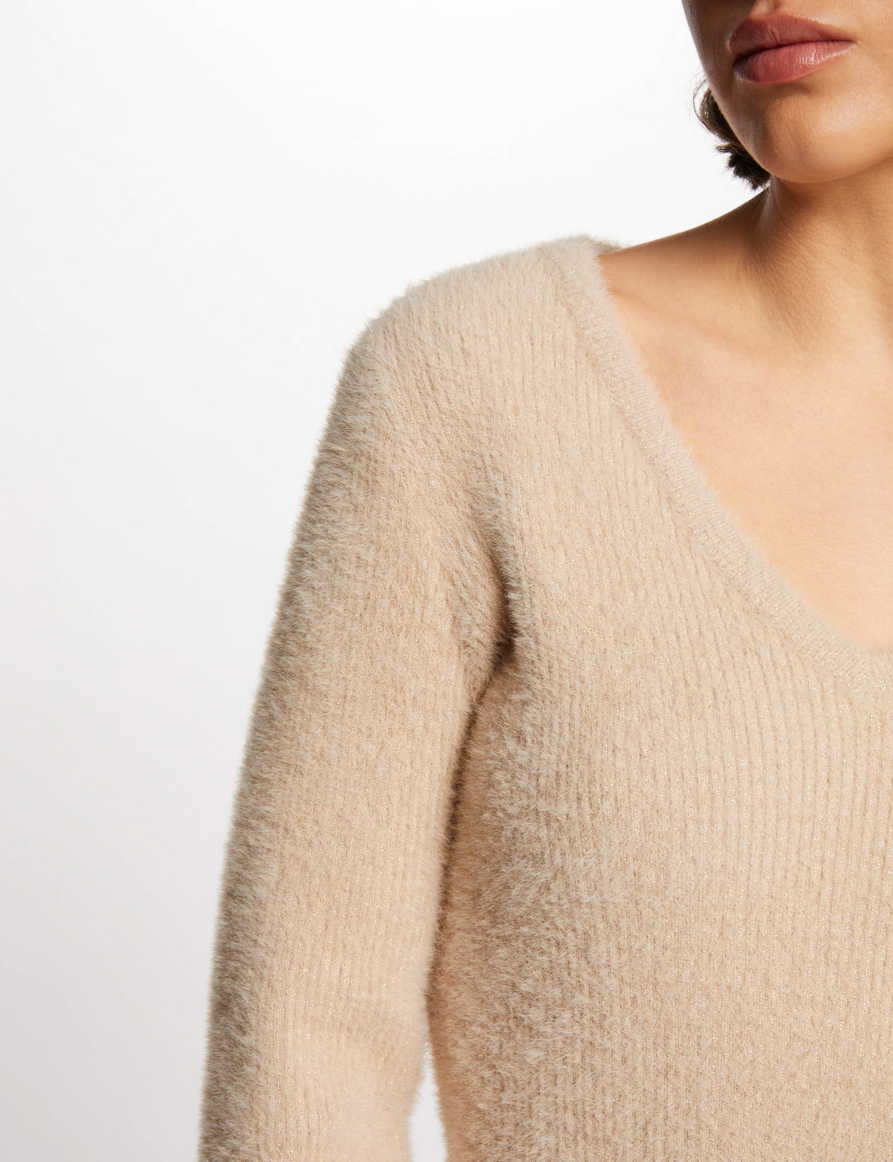 Pull manches longues avec col en V taupe femme