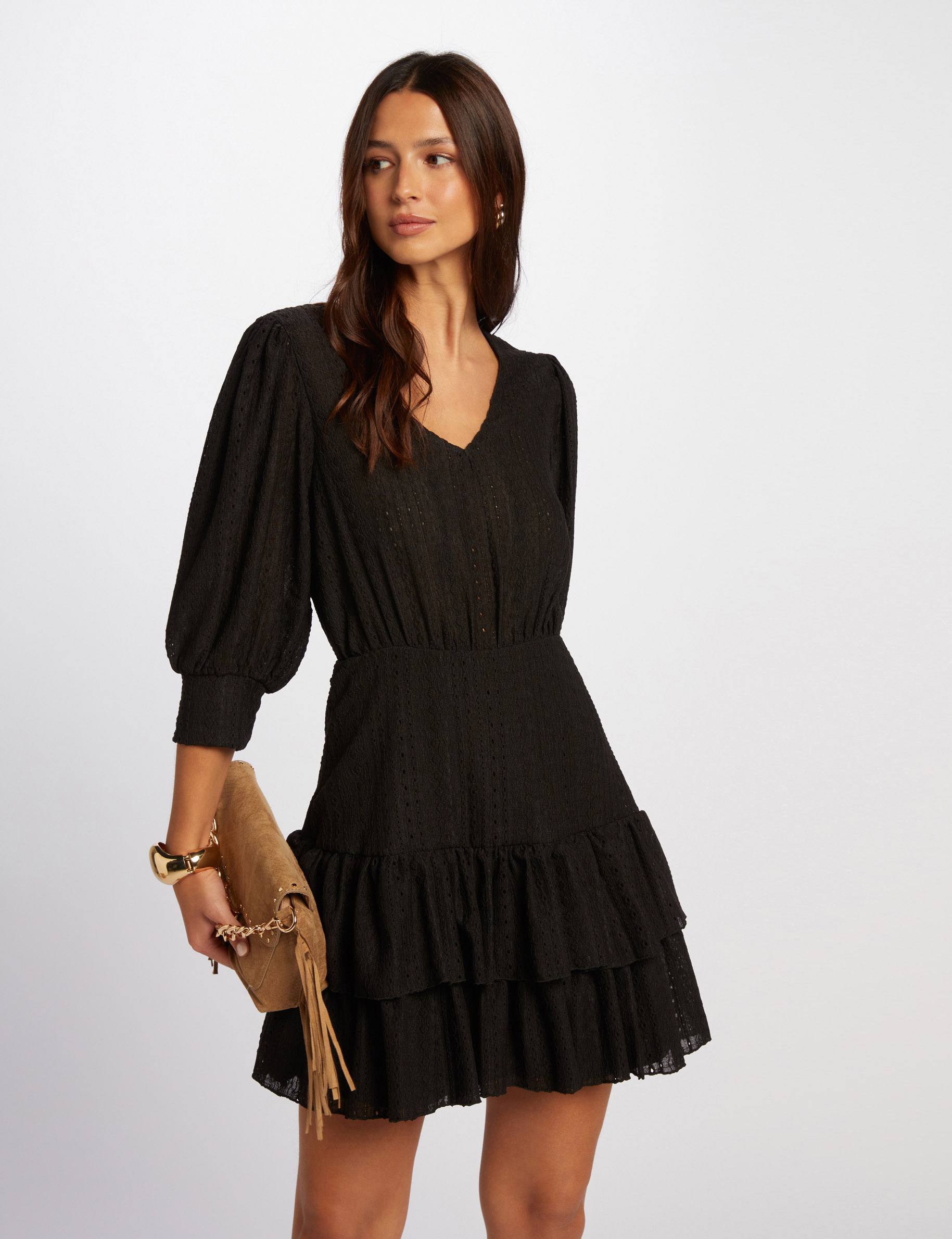 Robe courte évasée brodée noir femme