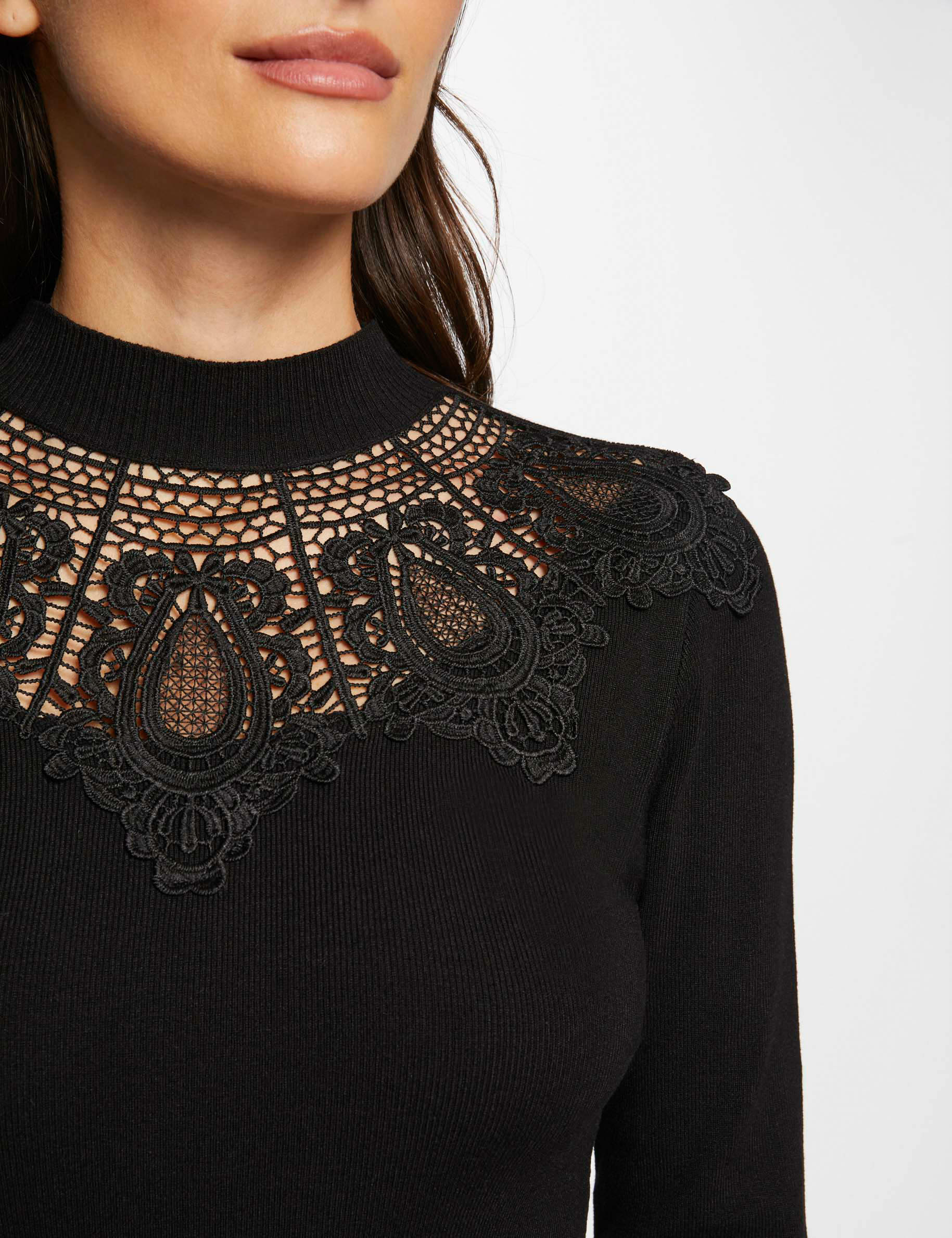 Pull col montant à dentelle noir femme