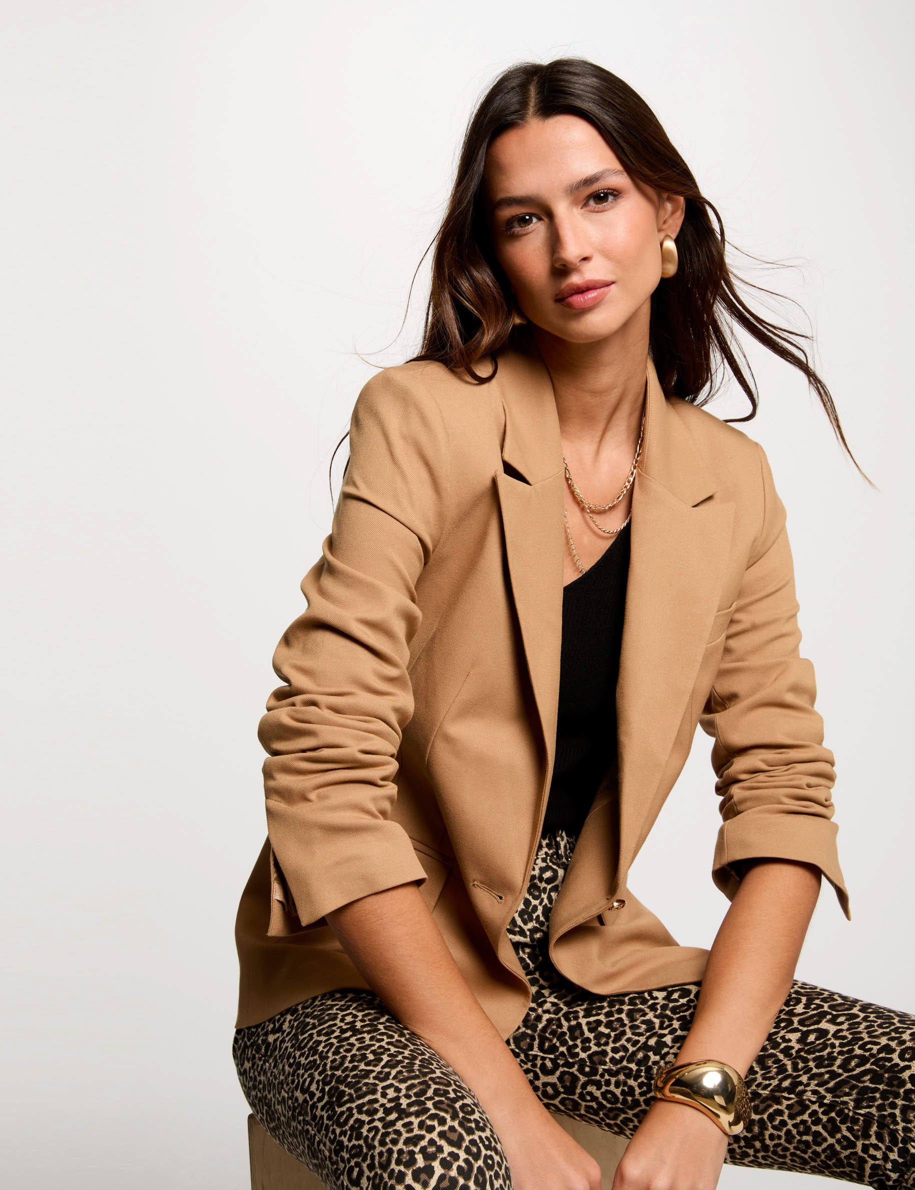 Korte blazer met knopen camel vrouw