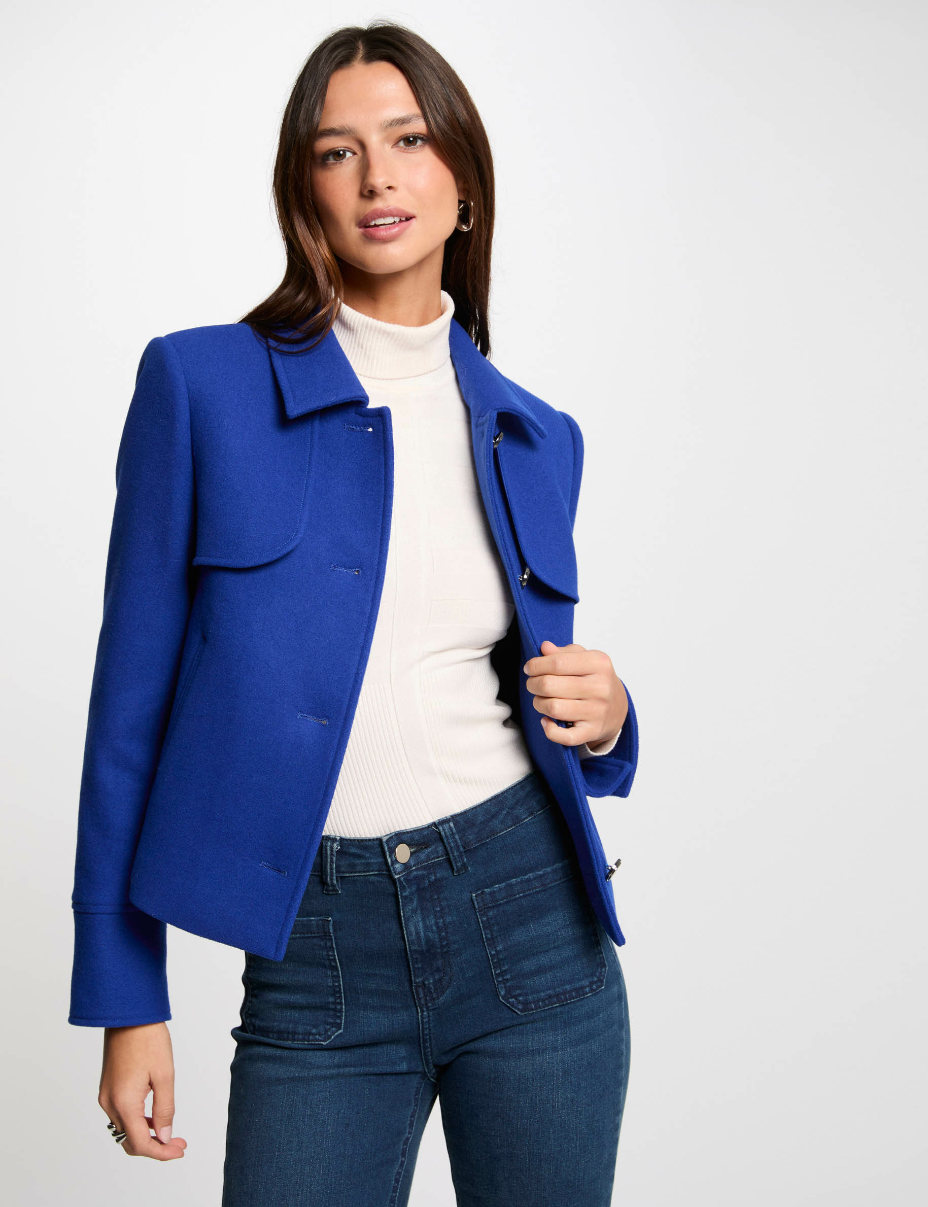 Manteau court boutonné bleu femme