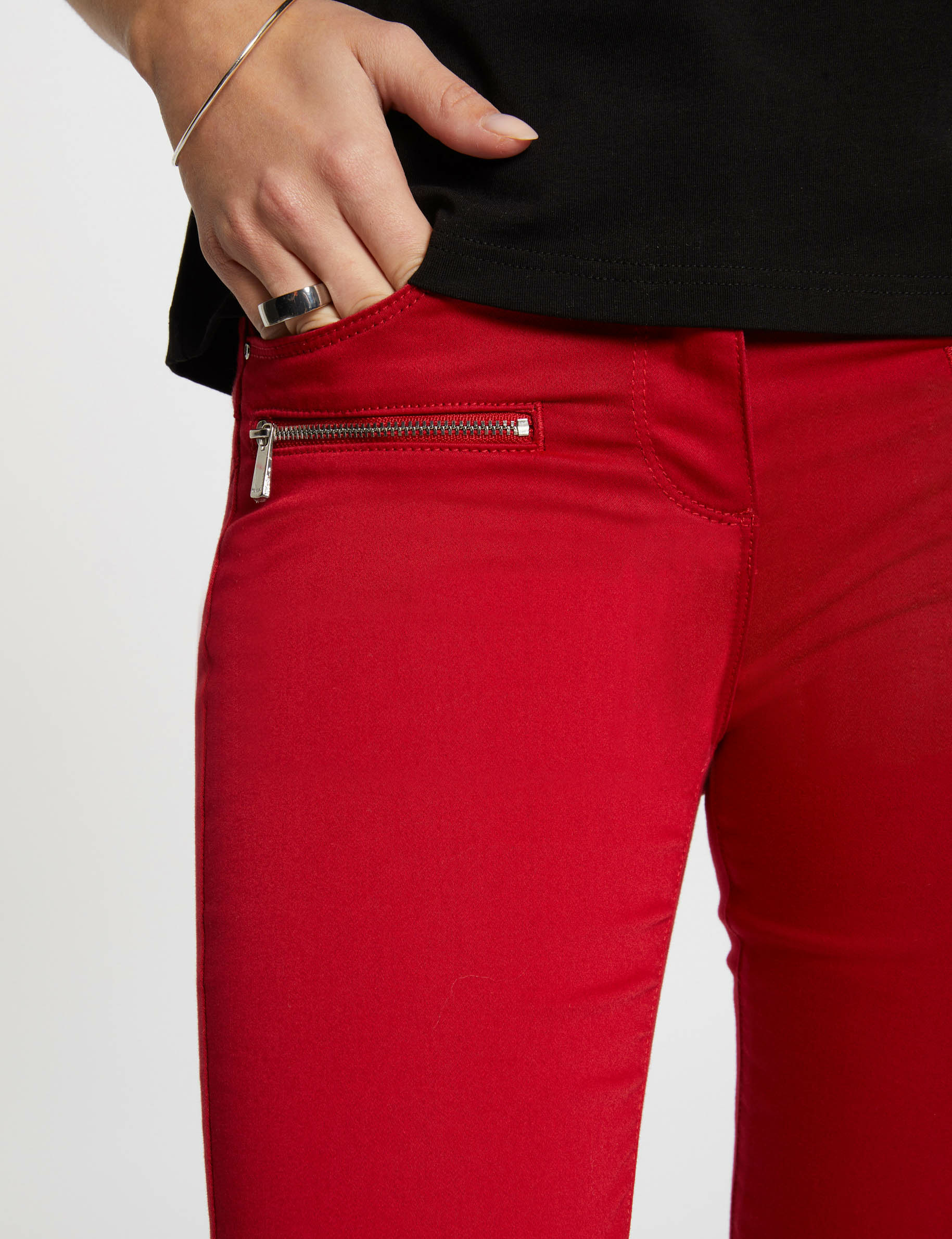 Jeans slim détails zippés rouge moyen femme