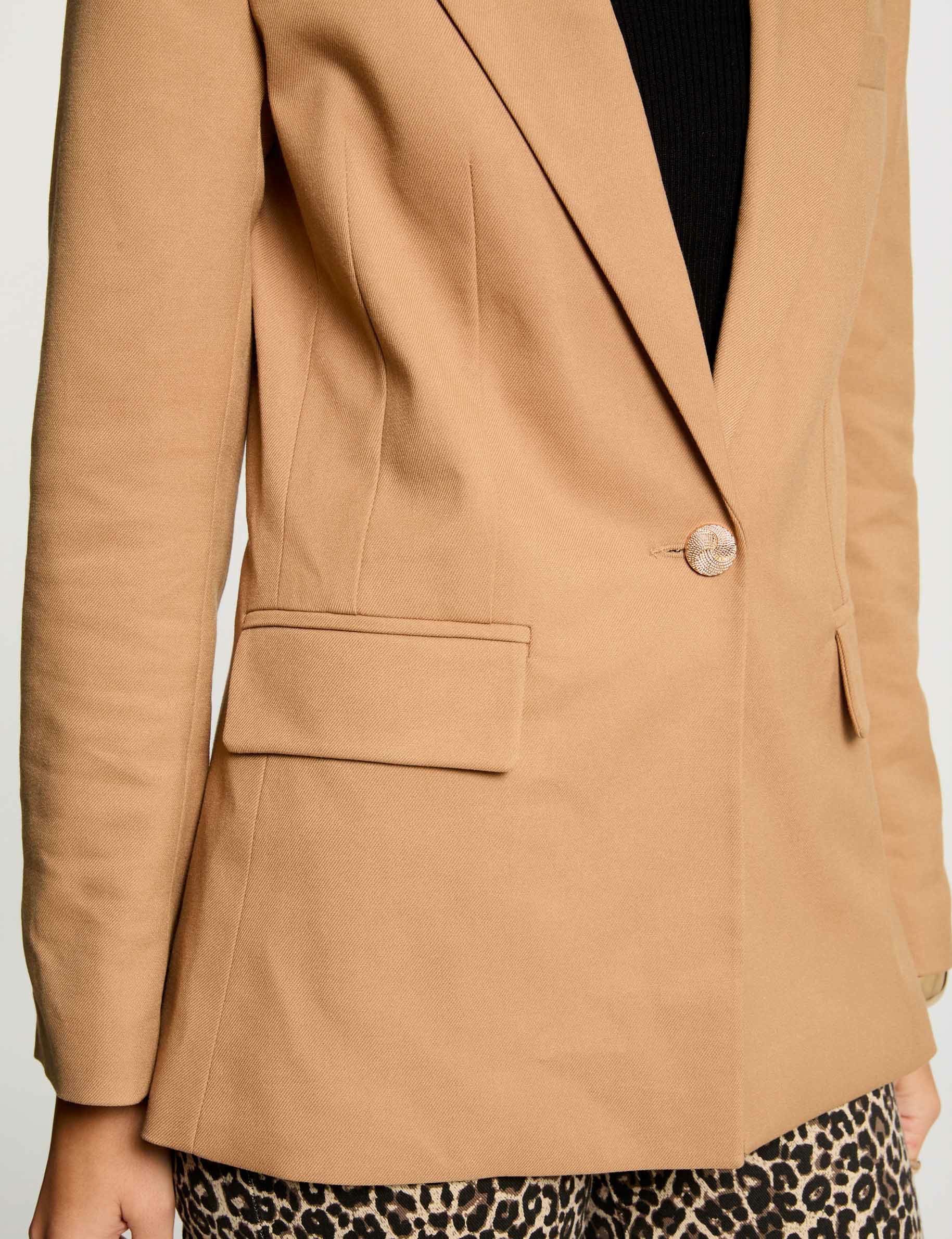 Korte blazer met knopen camel vrouw