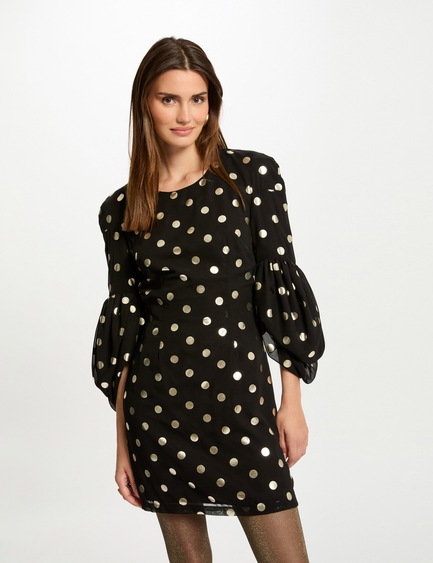 Robe courte cintrée à pois noir femme