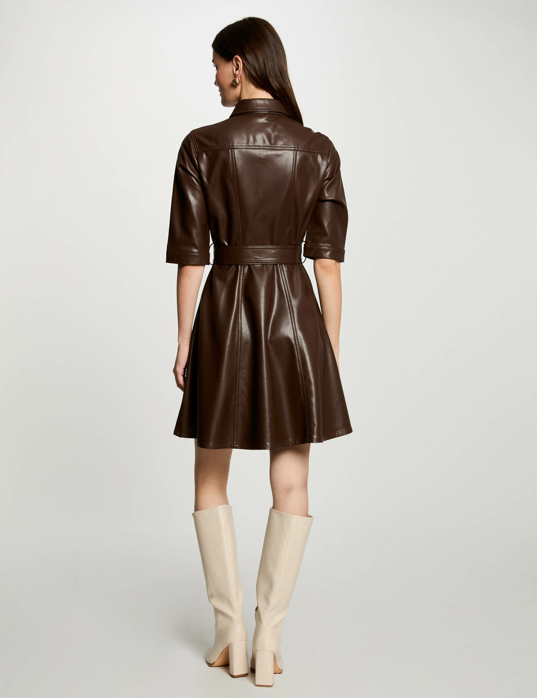 Robe courte évasée simili cuir marron femme