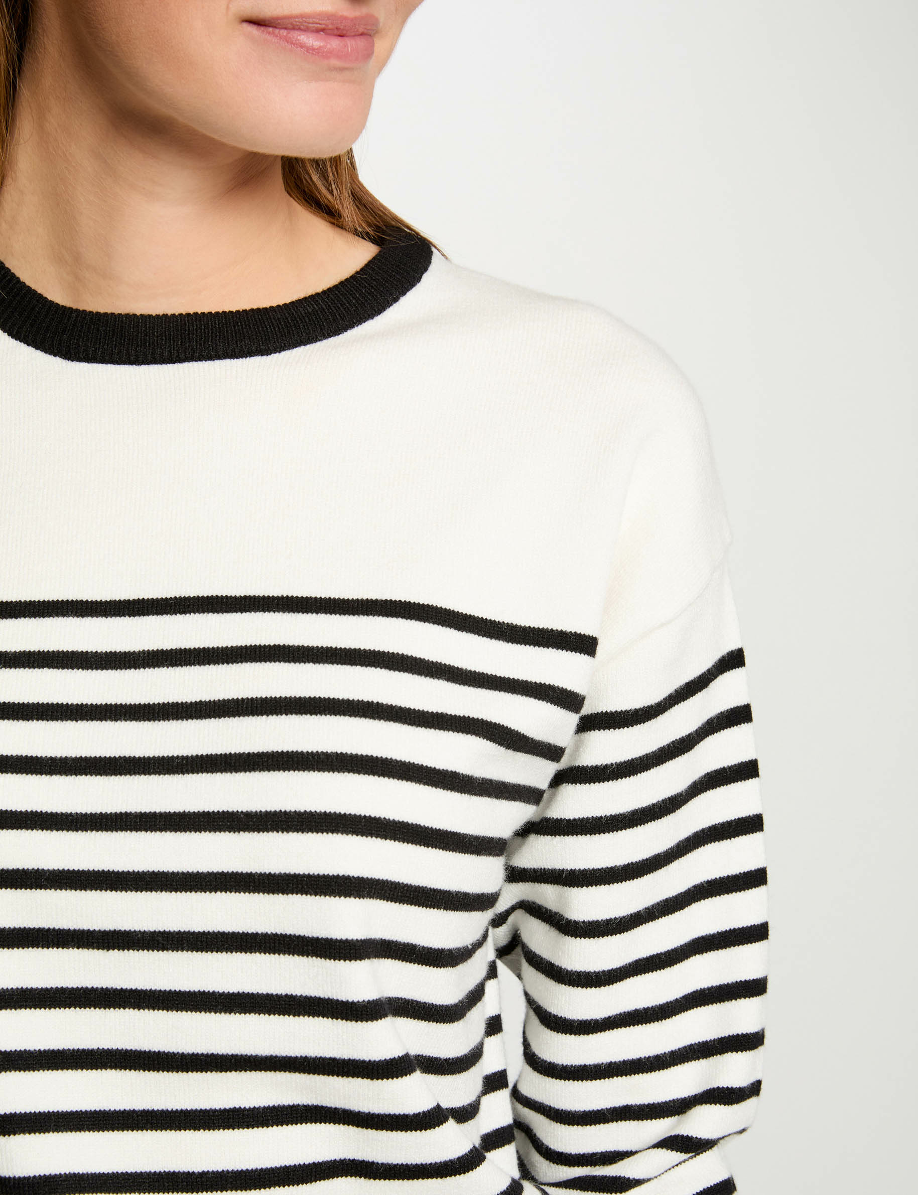 Pull col rond rayé blanc femme