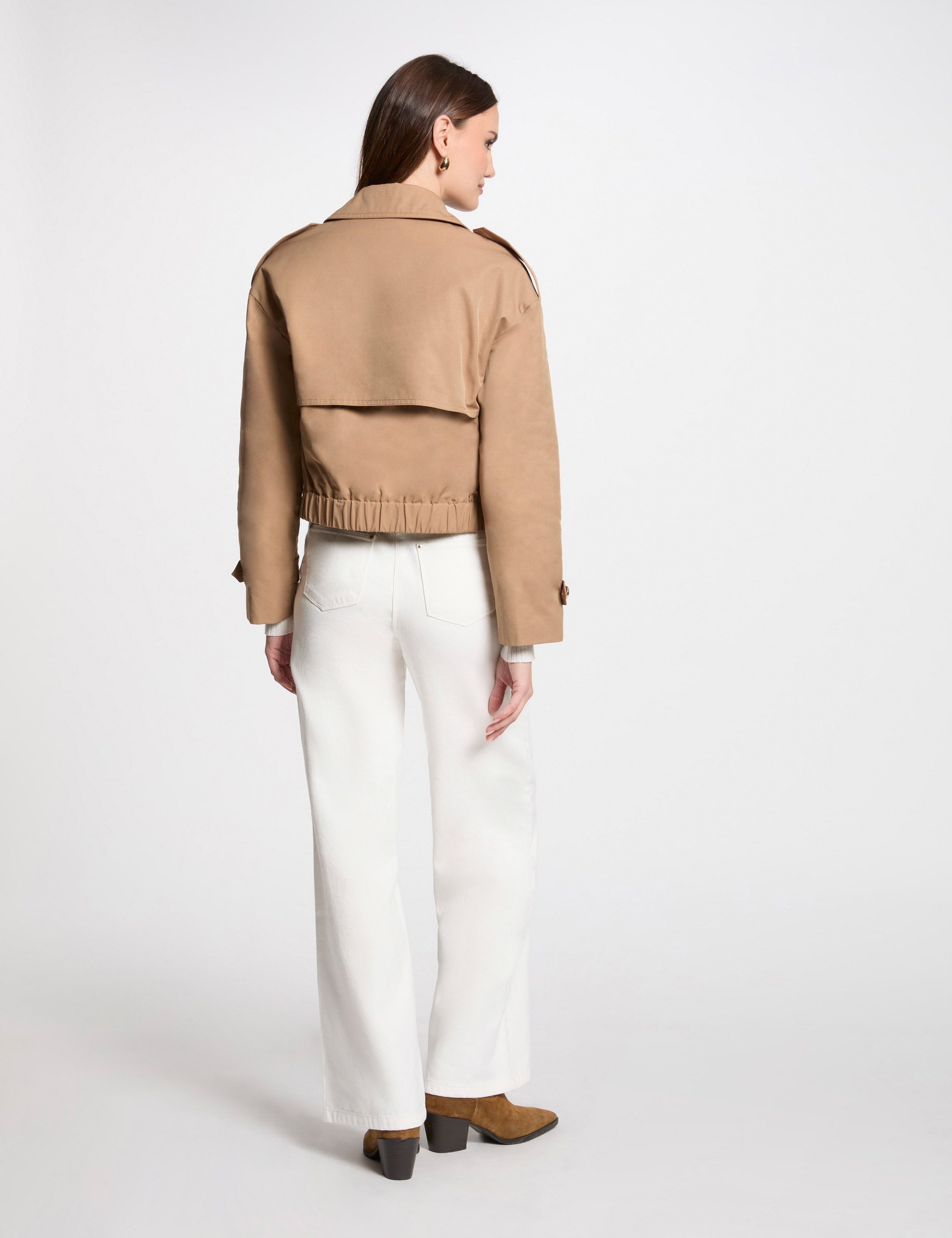 Trench court boutonné camel femme